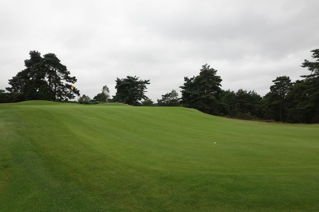 6th Hole at Sunningdale Golf Club (New) (515 Yard Par 5)